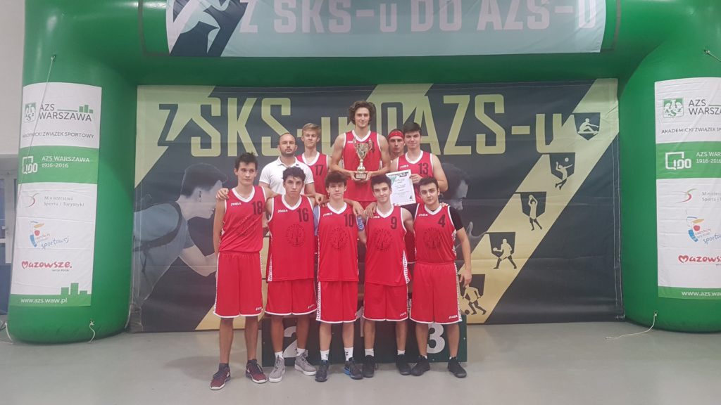 Zdjęcie drużyny koszykarskiej chłopców Poniatówki